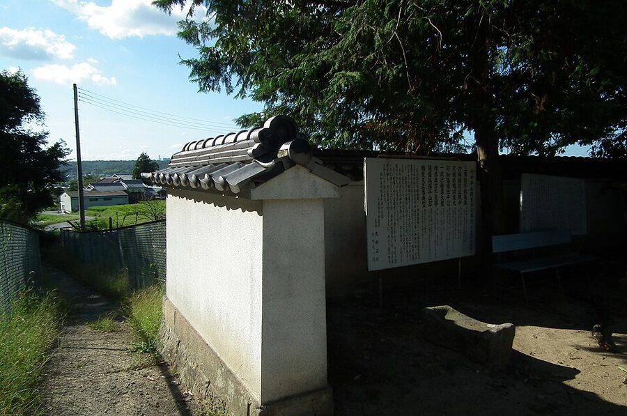 Grave of Takenaka Hanbei at Heirin-ji near the Miki Castle siege site where he died of tuberculosis in 1579