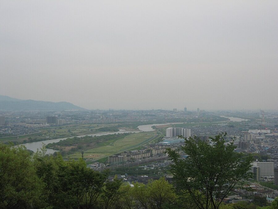 Mid-slope path on Mount Tennozan showing pine and bamboo cover — the tactical hinge of the 1582 Yamazaki battle