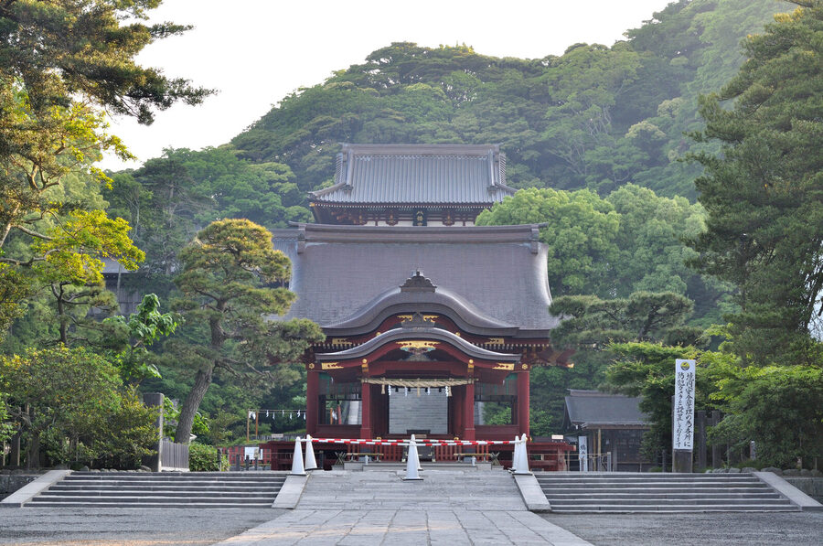 Main hall hongu and dance pavilion maiden of Tsurugaoka Hachimangu shrine in Kamakura