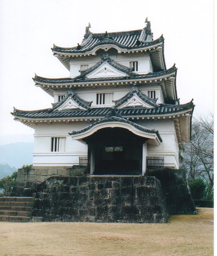 Uwajima Castle keep photographed in 1989 showing its pre-restoration state