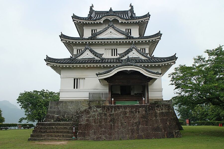 Three quarter angle view of the Uwajima Castle keep tower from the honmaru