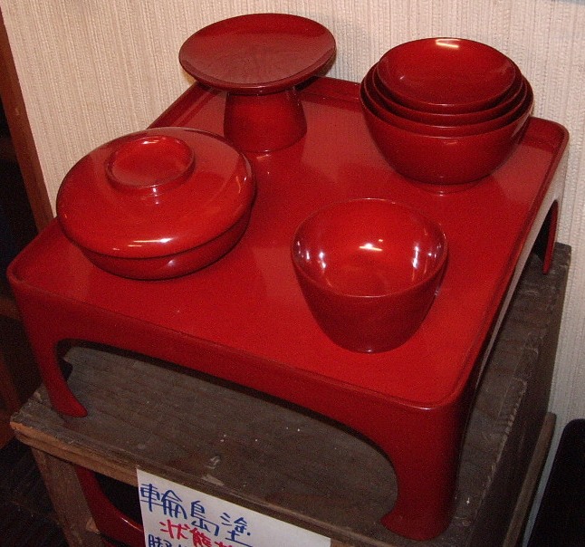 Black Wajima-nuri lacquer bowl with delicate gold maki-e decoration