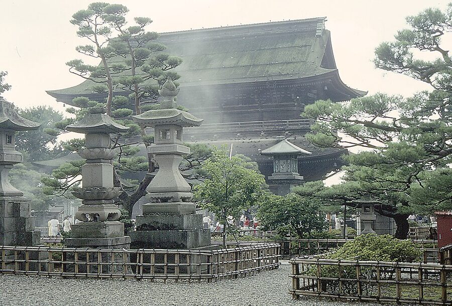 Zenkoji temple main hall Nagano city the temple whose principal buddha Shingen relocated to Kofu during the Kawanakajima campaigns